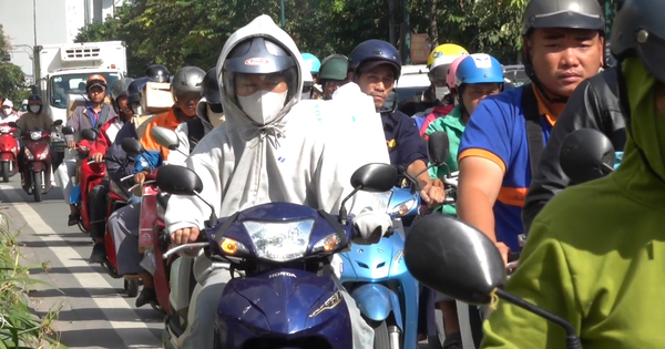 Bùng phát kẹt xe quanh sân bay Tân Sơn Nhất, nhiều người “vã mồ hôi” vì suýt trễ chuyến bay