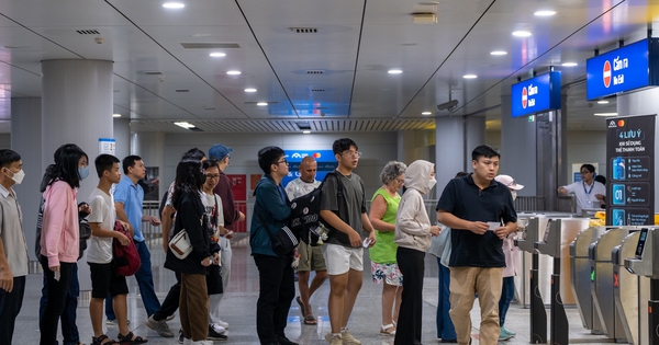 Hình ảnh ở Metro Bến Thành – Suối Tiên trong ngày đầu tiên thu phí