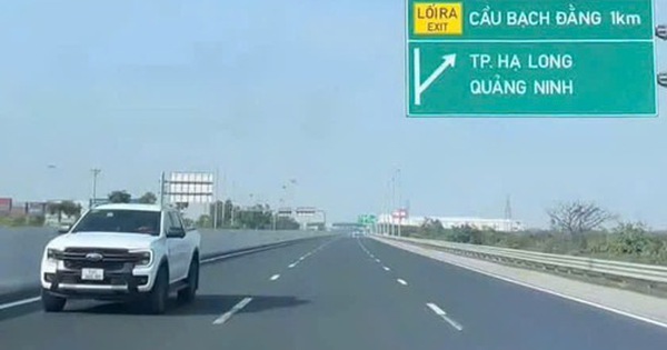 Người phụ nữ điều khiển ô tô chạy ngược chiều trên cao tốc ở làn 120 km/giờ